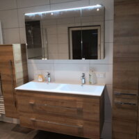 modernes Badezimmer